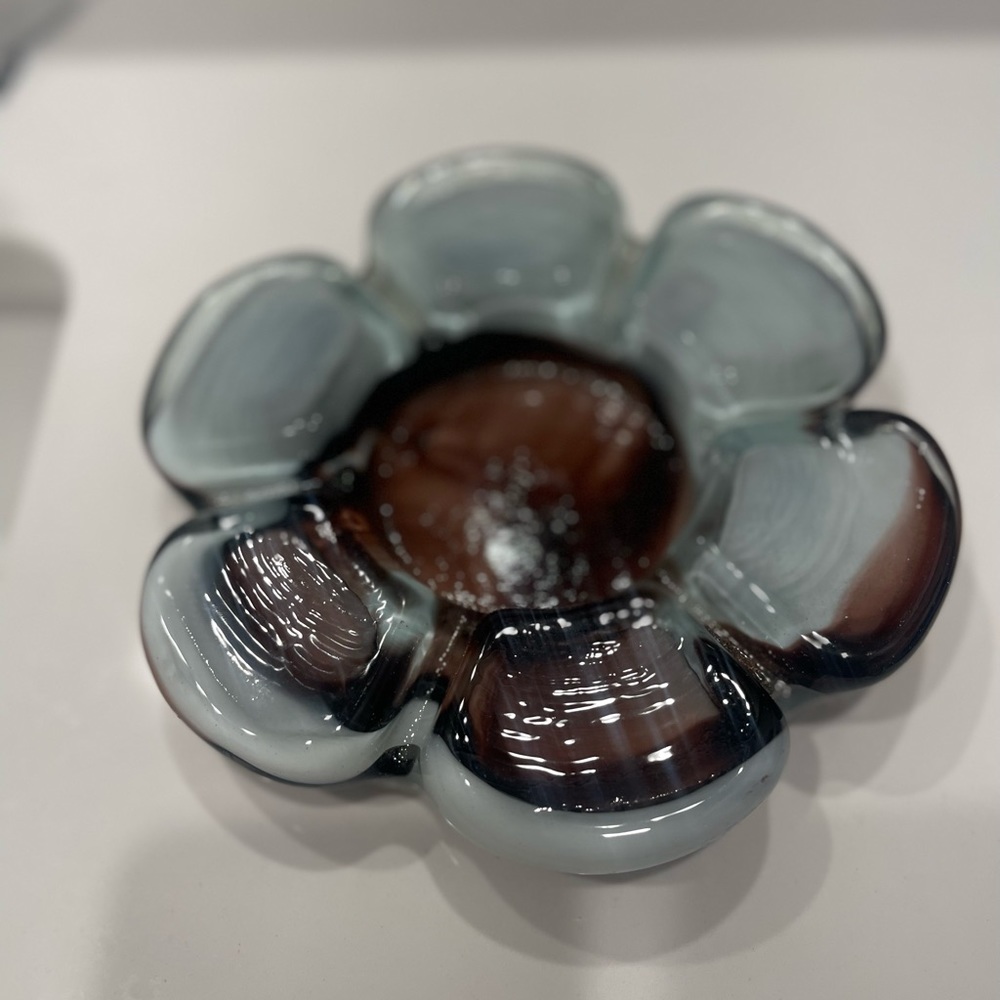 VINTAGE GLASS ASHTRAY - unique find - Picture 4 of 8